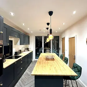 luxury-entire-house-in-greenwich.cambridgehotelsuk.com/