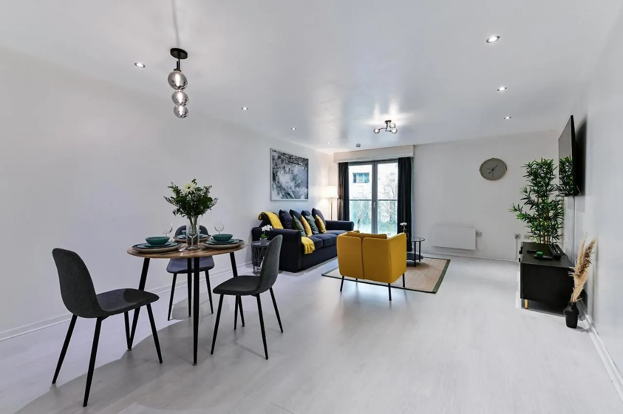 Khayat Homes - The Cosmo - Two Bed London 0*,